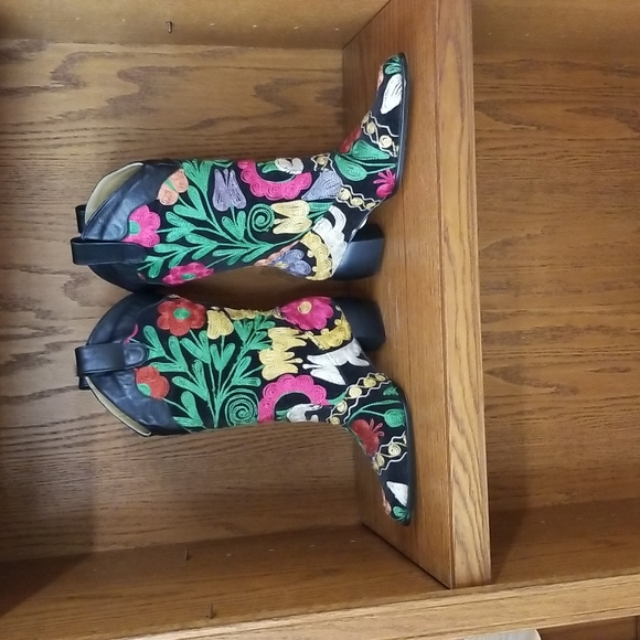 Boots - Picture 2 of 7